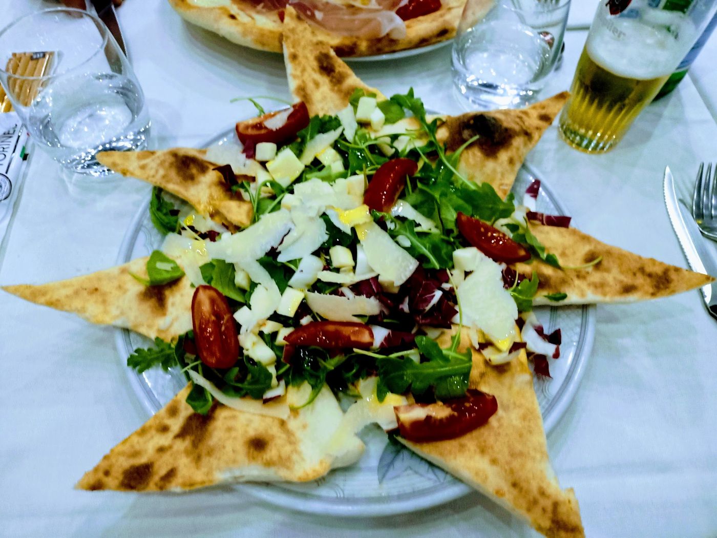 Pizza a stella con insalata