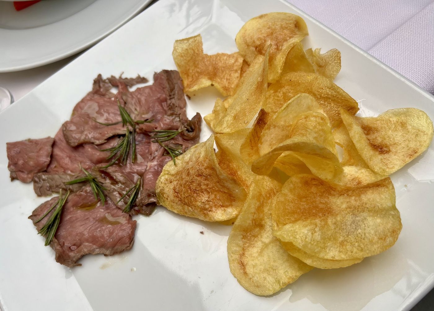 Tagliata con patate chips